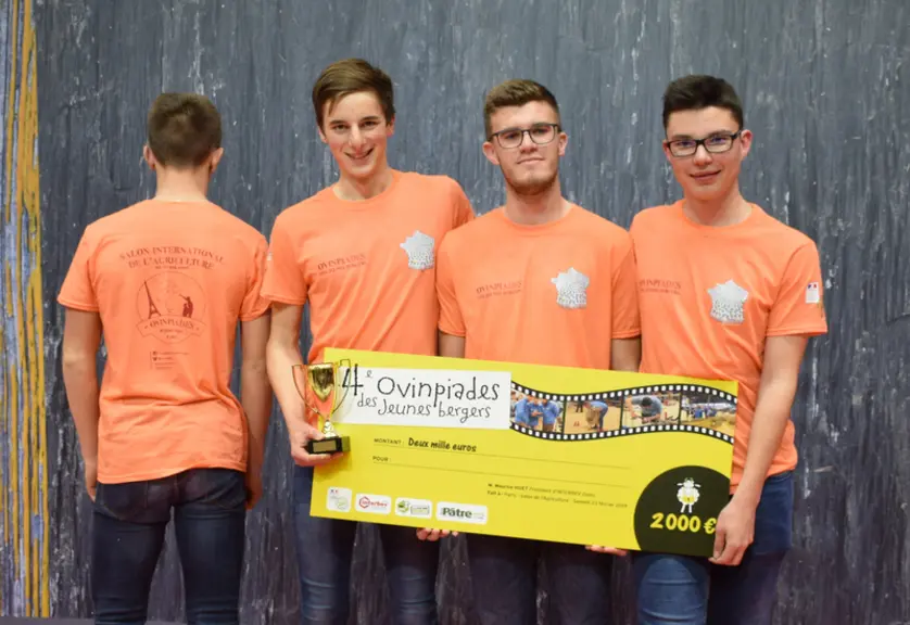 Louis, Charlie et Clément du Lycée Nature, en Vendée, ont remporté l’épreuve collective en imaginant le T-shirt officiel des Ovinpiades 2020. © D. Har