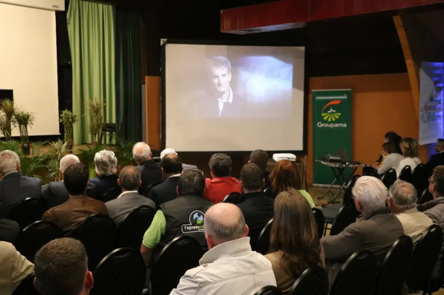 Lors de la projection du film "la montagne en sursis", l'émotion dans la salle était palpable. © B. Morel