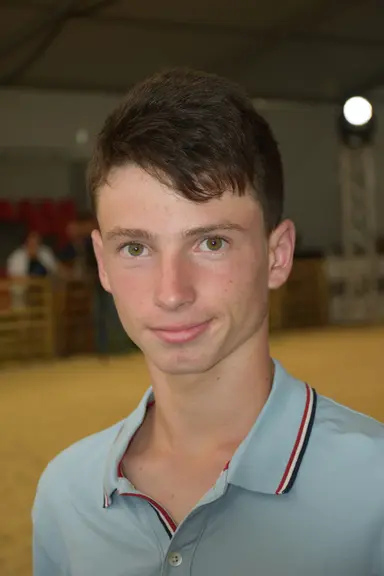 Noé Alayrac, 16 ans, lycéen et futur éleveur dans le Lot © D. Hardy