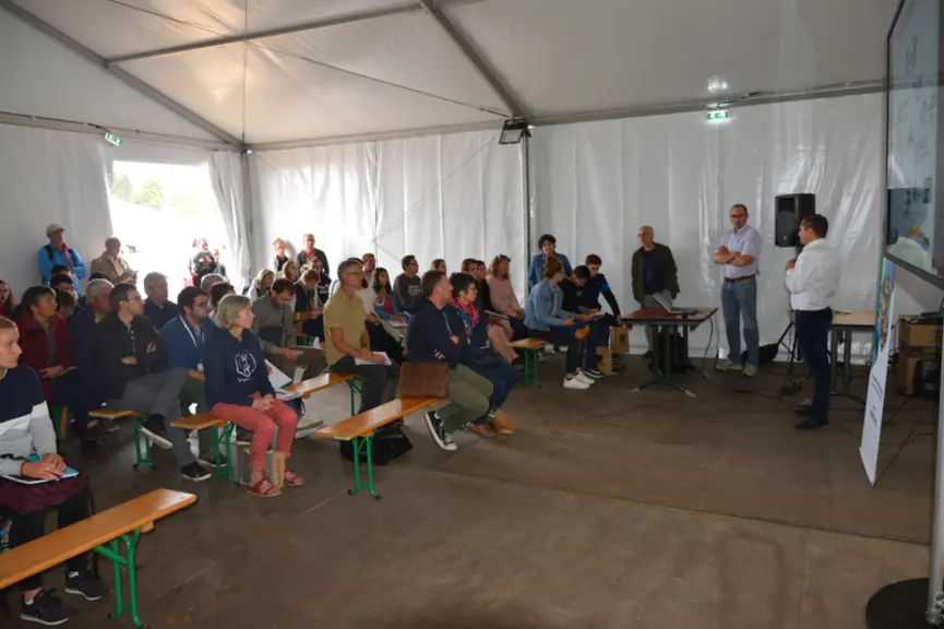 Souvent beaucoup de monde dans les mini-conférences de 20 minutes. © D. Hardy
