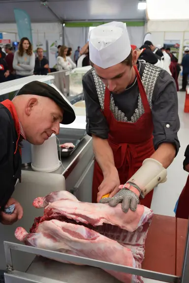 Le pôle viande a accueilli le concours de découpe de viande d'agneau remporté par un boucher tourangeau et son apprenti. © D. Hardy