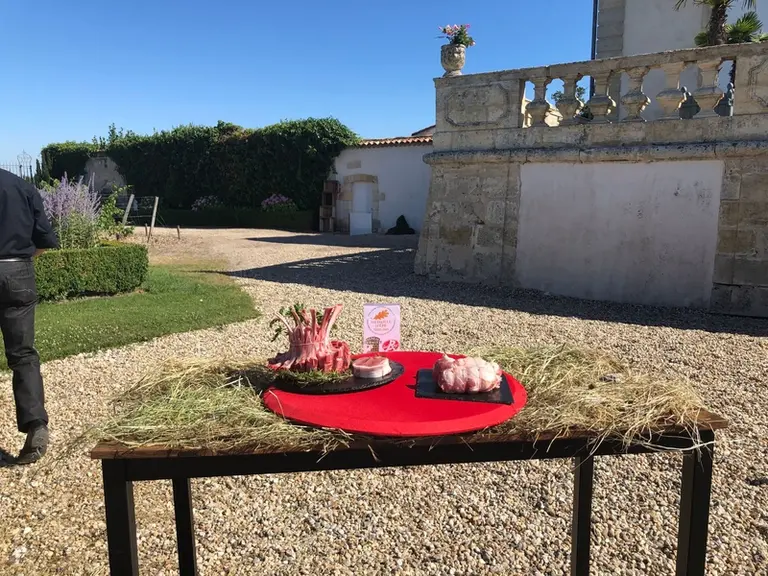 L’âge d’abattage n’excède pas 150 jours, pour garder toute la tendreté de la viande d’agneaux.