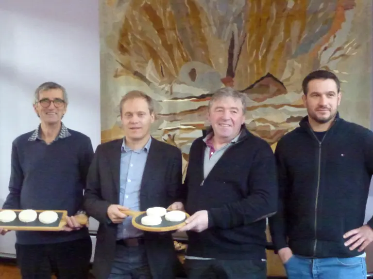 L'association du pérail rassemble tous les acteurs du petit fromage : producteurs laitiers, producteurs fromagers, artisans crémiers et industriels. ©