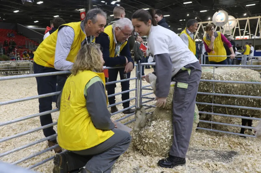 Les Ovinpiades, malgré le stress du concours, sont un moment convivial où l'échange entre candidat et jury est primordial. © B. Morel