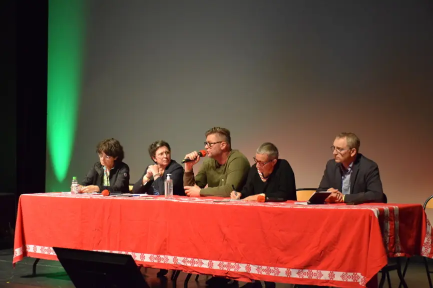 La table- onde a réuni Martine Napoléone, chercheure à l’Inrae, Isabelle Pargade, vice-présidente de l’agglomération Pays basque en charge de l’agricu