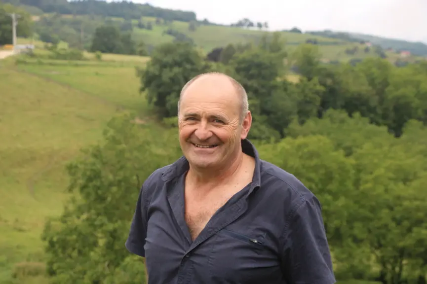 Didier Allibe, 55 ans, éleveur ovin en Isère : "j'apprécie la relation qui se crée avec la clientèle, ça motive pour la charge de travail supplémentai