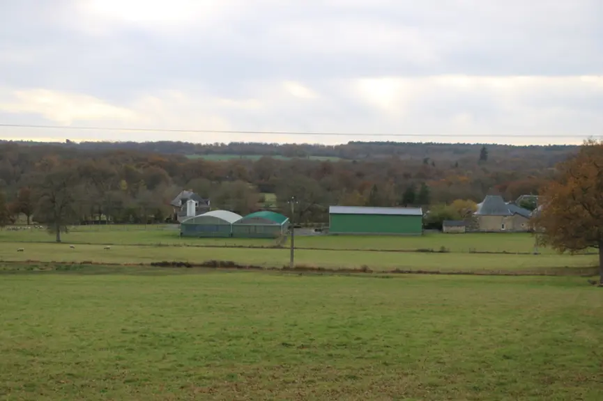 Le gaec Pontron mise sur un système 100 % herbager avec cinq îlots de parcelles, dont 70 ha se trouvent autour du siège de l'exploitation.