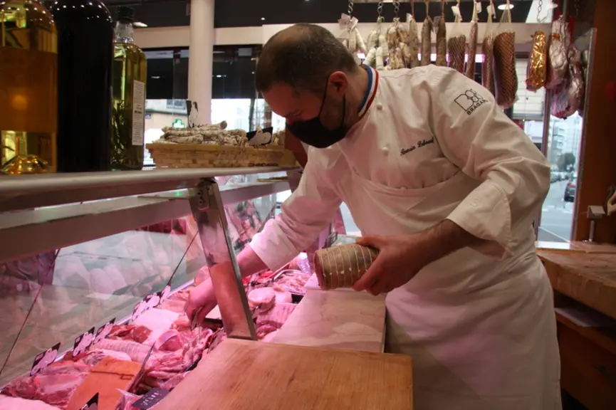Un jour avec Romain Lebœuf, artisan boucher