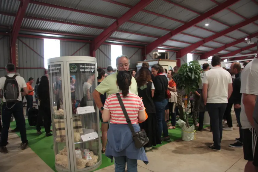 Agriculteurs, techniciens et exposants sont heureux de se retrouver.