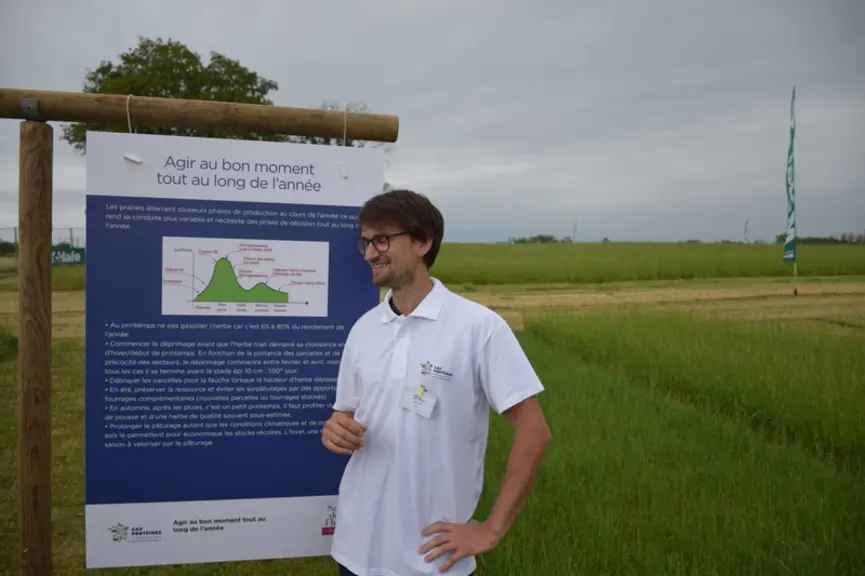 Julien Fradin de l'Institut de l'élevage montre les moments clés de la gestion de l'herbe et du pâturage.