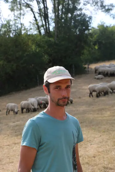 Guillaume Diquélou, 37 ans, assume le choix de l'absence de mécanisation : "mes résultats sortent inférieurs à la moyenne au contrôle de performance,