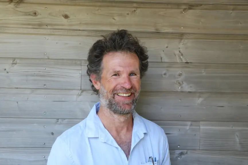 Guillaume Constant est berger depuis vingt dans un groupement pastoral. Il est aussi formateur pour différents organismes dont l'école du Merle qui fo