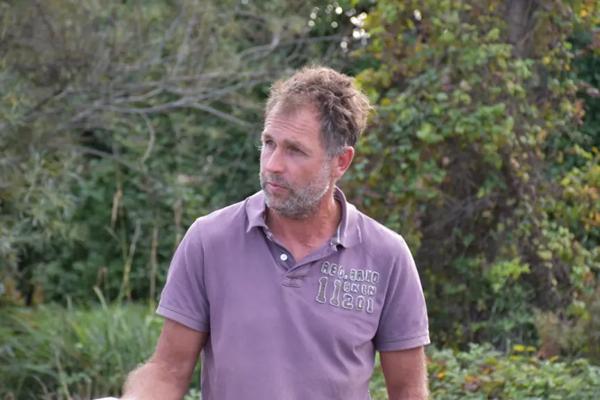Paysan naturaliste, Sébastien Blache  cultive la terre et la biodiversité dans la Drôme.