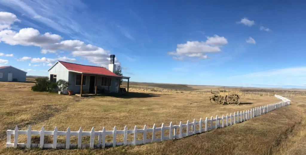 Les estencias sont les exploitations agricoles d'Argentine. Elles couvrent pour la plupart des surfaces immenses, dédiées principalement au pâturage e