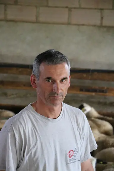Marc Gayral est sélectionneur en Causses du Lot. À lui de fournir aux multiplicateurs les meilleures femelles de la race pour ensuite produire les F1 46.