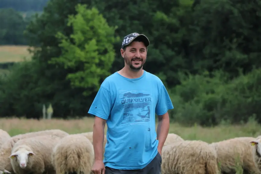 WIlliam Laval a créé son atelier ovin en complément de son exploitation de noyers pour dégager un revenu supplémentaire. Il souhaite sécuriser son tro