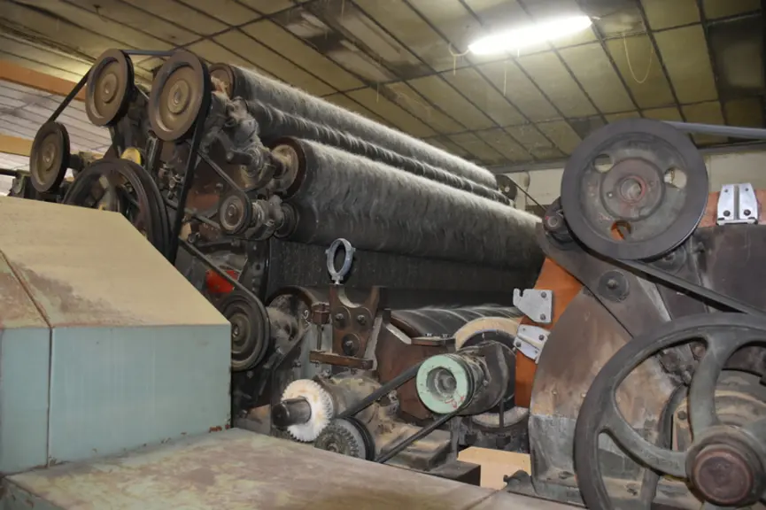 <em class="placeholder">Rouleaux parallélisant les fibres de la laine pour former un voile.</em>