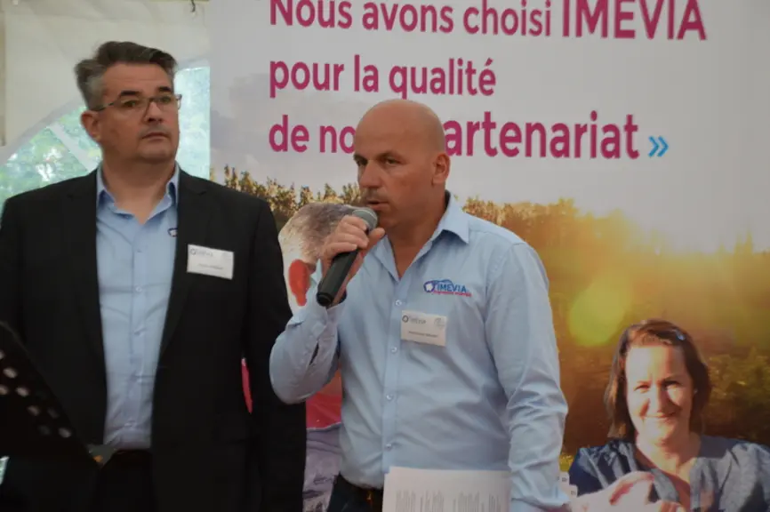 Xavier Rouillé, directeur d'Imévia et Emmanuel Brunet, responsable de la production. "Notre exigence est de 2,7 millions de spermatozoïdes par dose de