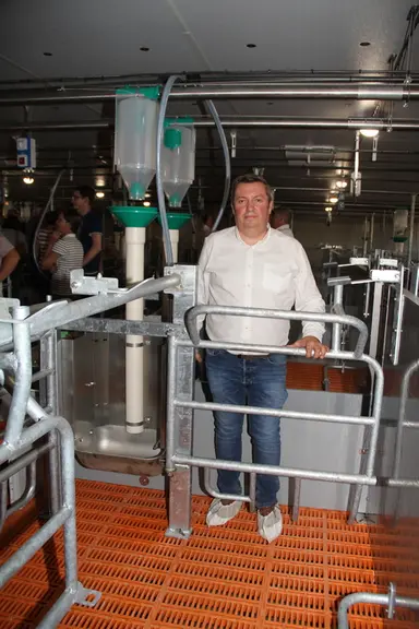 Jean-Jacques Lacaux de Big Dutchman. « L’ouverture des portillons se fait facilement en actionnant un levier à ressort. L’éleveur reste en sécurité de