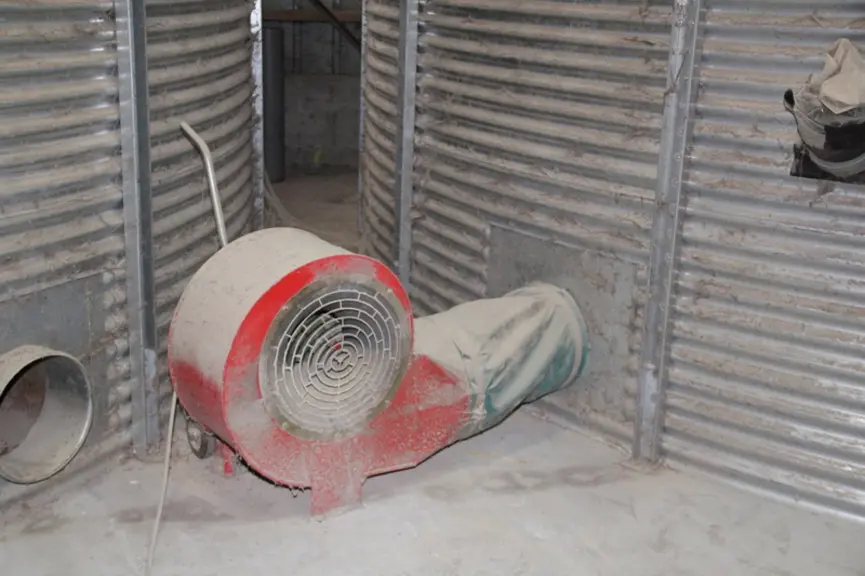 L’abaissement de la température du grain par ventilation se fait en trois paliers. © D. Poilvet