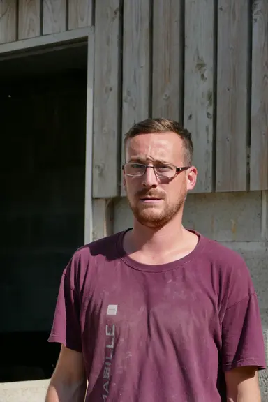 Yoann Bidan. "S'il m'arrive quelque chose, le salarié ou mes associés ont toutes les informations nécessaires pour travailler." © Chambre d'agriculture de ...