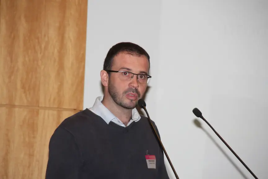 Mickaël Benoît. « Les porcs disposent de 84% de surface supplémentaire par rapport à un système conventionnel. » © D. Poilvet