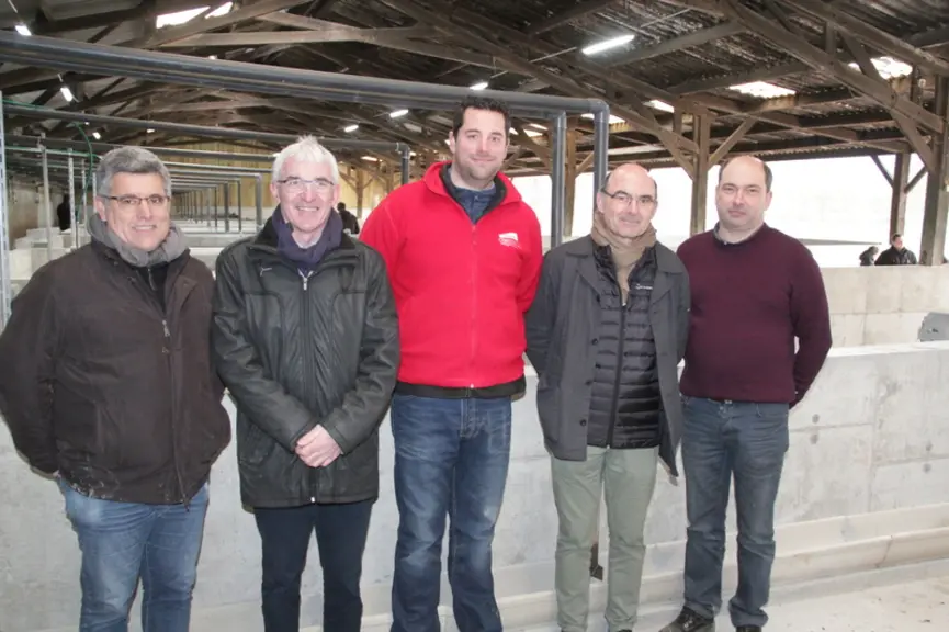 De gauche à droite : Bertrand Chaumier, responsable bâtiment Agrial, Jean Luc Fourmond, directeur du groupement, Jean-François Osmond, Arnaud Degoulet