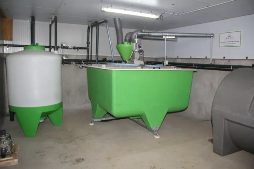 La machine à soupe est équipée d’une cuve polyester de 3 000 litres et d’une cuve de reste. La distribution est assurée par un circuit unique desserva