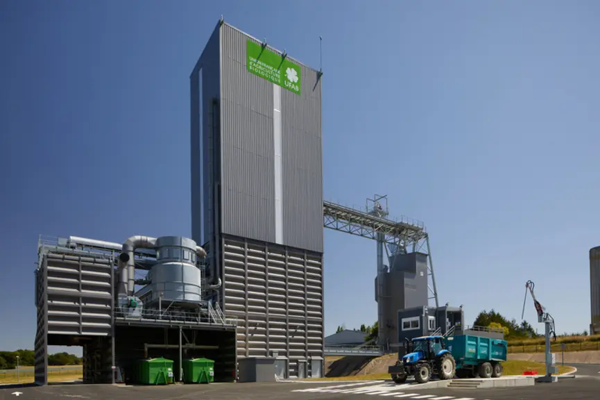 Le Gouessant a investi dans un silo de collecte biologique sur son site Ufab de Chateaubourg, en Ille-et-Vilaine. © Le Gouessant
