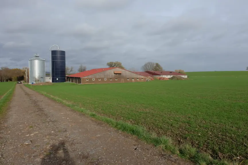 L'atelier porc de l'exploitation a quitté le village pour ses abords immédiats en 1988. © C. Reibel