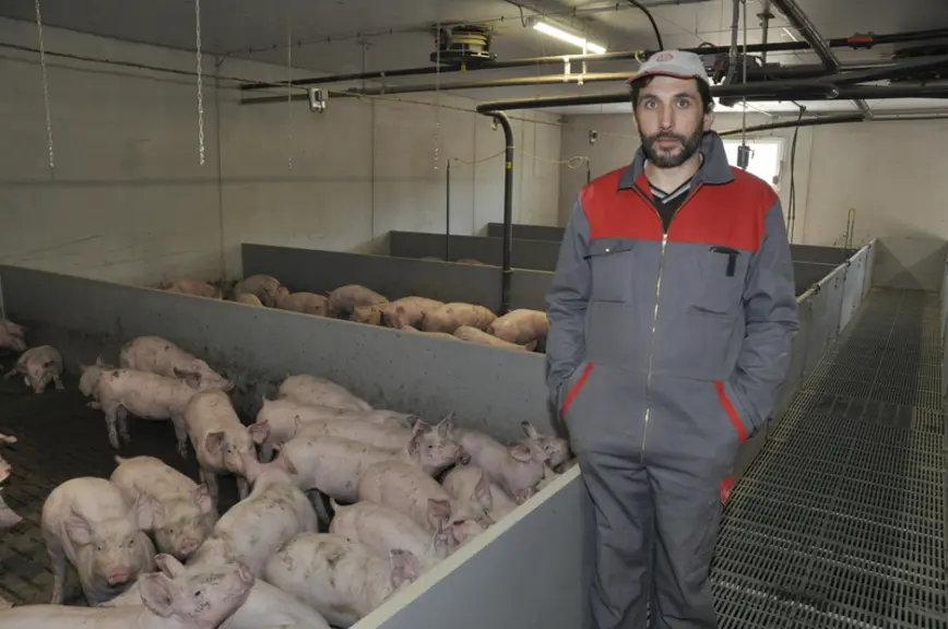 Mathieu Cazals, éleveur dans l’Aveyron. « Le Spotmix est un système performant qui permet d’alimenter la totalité de l’atelier à partir de la Faf et d