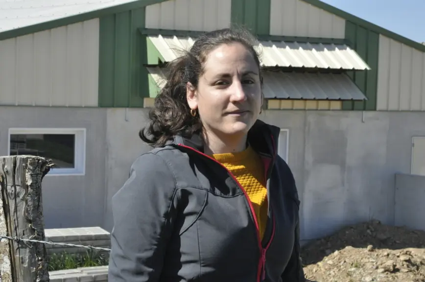 Candy Mary, responsable du service environnement et projets bâtiments de la coopérative Alliance porci d’Oc (APO) © B. Griffoul