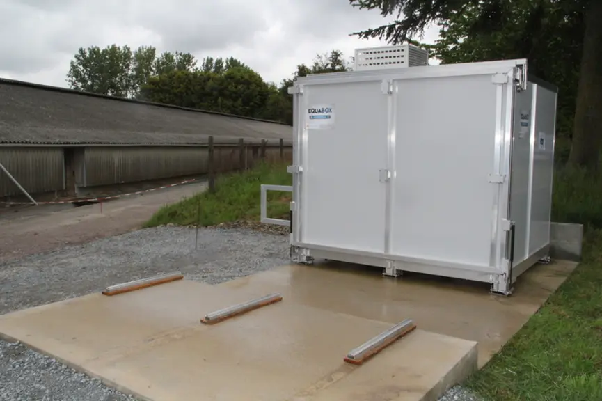 Le caisson frigorique dispose d’un échangeur à froid statique en inox compatible avec le lavage à haute pression et la désinfection. © A. Puybasset