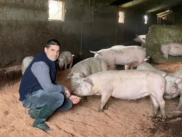 Romain Viot. «Je travaille la qualité de mes porcs via leur alimentation et je vise l'autonomie alimentaire.»