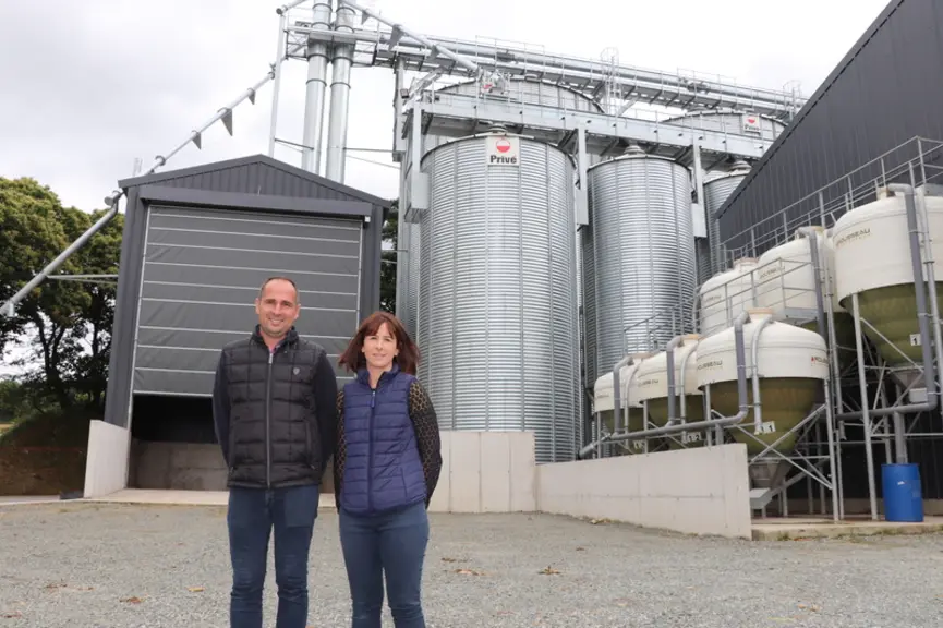 Marlène et Mathieu Bourveau. «La valorisation de notre lisier par les céréales, elles-mêmes valorisées par nos animaux nous semble une démarche vertue