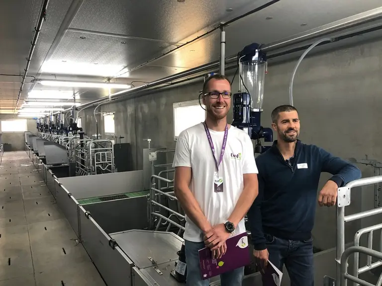 Gilles Coustans (à droite), en compagnie de son technicien bâtiment Evel’Up Gabriel Rucard. «Côté maternité, nous allons disposer d’un bâtiment récent