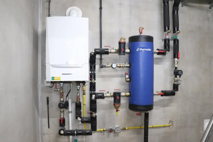 La chaudière au gaz a été dimensionnée pour un besoin de 16 watts par porcelet.