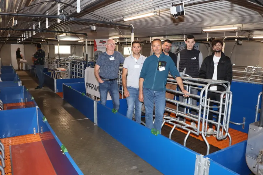 Les associés du Gaec de Kerascot (François Fagon, Patrick, Thomas et Benjamin Simon) et leurs deux salariés, Cédric Le Hir et Yohan Treguer. «Nous avo