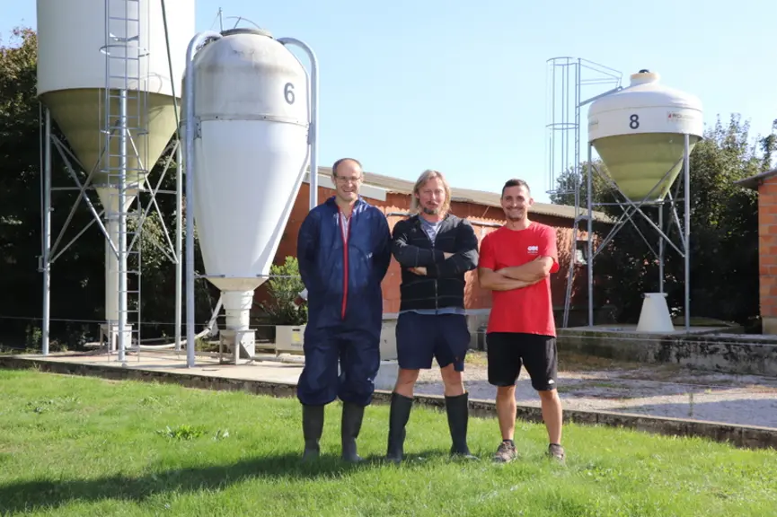 Damien Fournol, à gauche, technicien Cirhyo, Jean-Vincent Chapaton et Alexis Pugliese, de la SARL de Montburon. « Notre filière organisée autour du gr