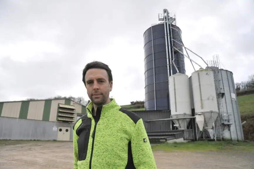 Sébastien Rigal s'est équipé en 2016 d'un bâtiment d'engraissement avec une fabrique d'aliments.