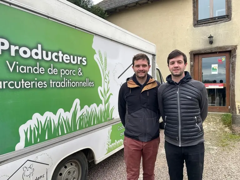 Guillaume et Clément Trubert  : "Notre projet s'inscrit dans une démarche globale d'autonomie, en matière de commercialisation de nos cochons, de plac
