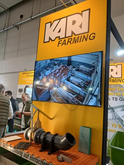 Kari Farming (Allemagne) présentait également des cases avec courette collective.