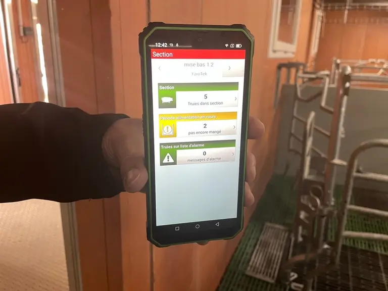 <em class="placeholder">L’aliment est distribué par des doseurs de précision Farotek (Fancom), réglables à partir d'une appli.</em>