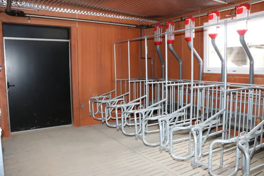<em class="placeholder">Les truies en fin de carrière sont logées dans une salle de réformes ce qui permet d’optimiser leur transport à l’abattoir.</e