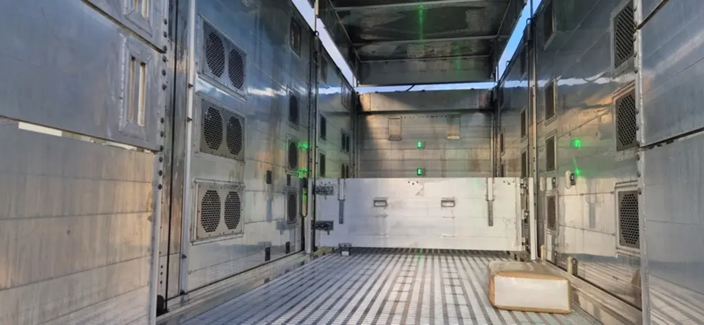 <em class="placeholder">Le lavage et la désinfection sont facilités par rapport à un véhicule traditionnel en raison des parois pleines et des planche