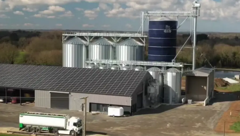 La faf de la ferme de Keraziou a été conçue pour produire 6100 tonnes d'aliment par an nécessaires au cheptel de 650 trui