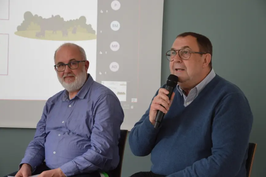 <em class="placeholder">À gauche, Bertrand Piel, directeur de la fédération régionale des chasseurs de Bretagne ; à droite Philippe Le Coz, vétérinaire Chêne Vert : « Espèce proche du ...</em>