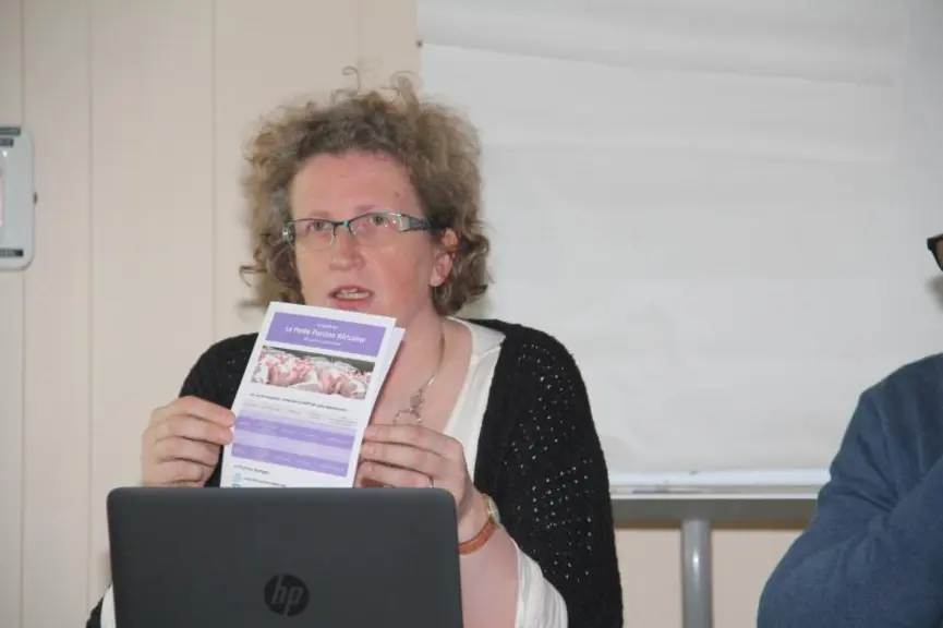 L'OVS Porc Bretagne met à disposition des dépliants ciblés pour tous les acteurs de la filière, rappelant les sources de contamination et les conduite