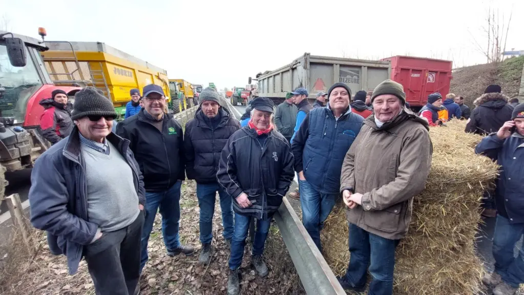 Manifestation d'agriculteurs sur l'A25 à Bergues