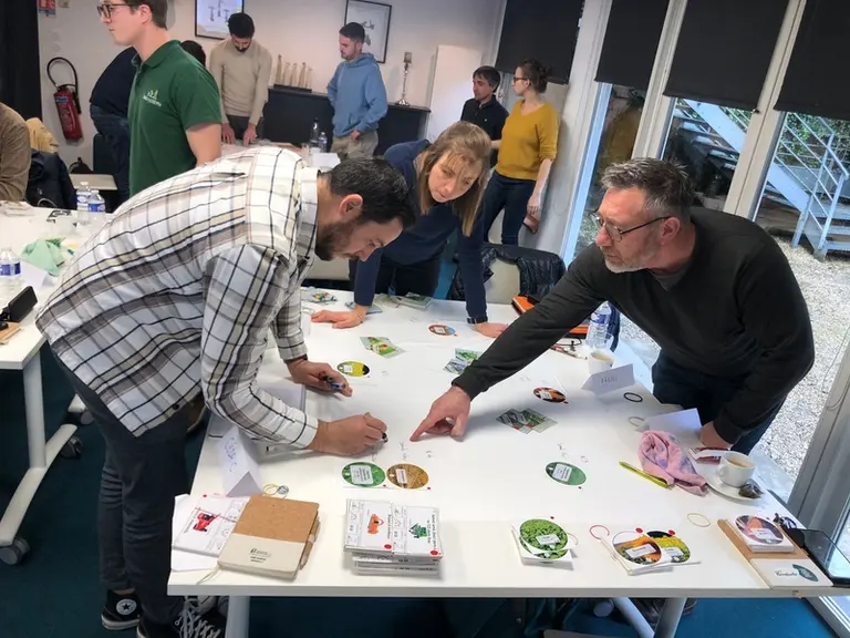 <em class="placeholder">Atelier  de réflexion d'agriculteurs sur leurs fermes</em>